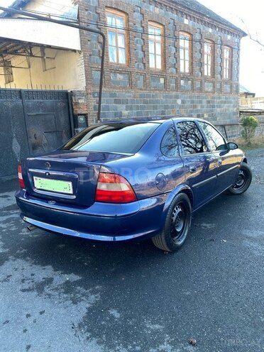 Opel Vectra 1996, 358,000 km - 1.6 l - Qax