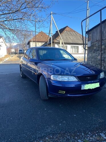 Opel Vectra 1996, 358,000 km - 1.6 l - Qax