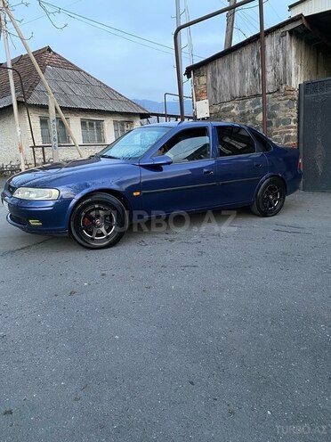 Opel Vectra 1996, 358,000 km - 1.6 l - Qax