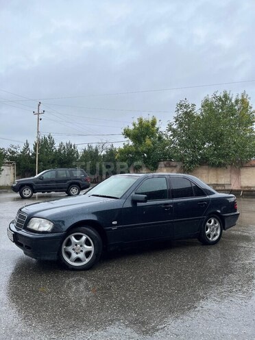 Mercedes C 200 1998, 340,000 km - 2.0 л - Quba