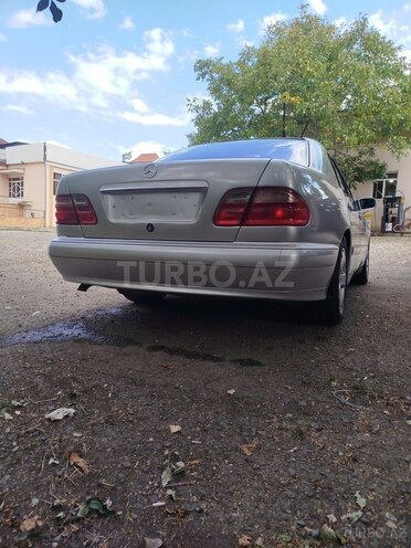 Mercedes E 230 1996, 473,000 km - 2.3 l - Qusar