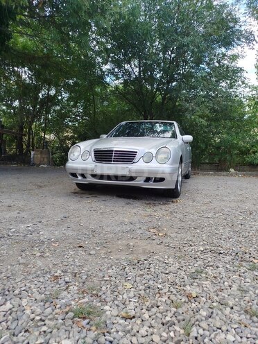 Mercedes E 230 1996, 473,000 km - 2.3 l - Qusar