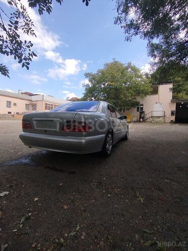 Mercedes E 230 1996, 473,000 km - 2.3 l - Qusar