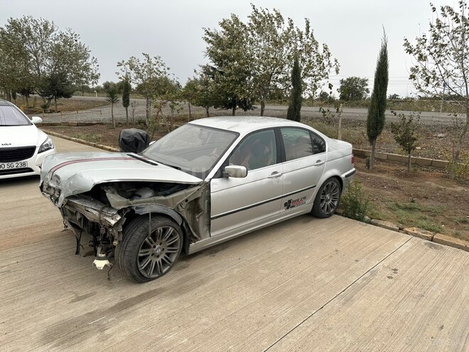 BMW 320 2001, 320,000 km - 2.2 l - Salyan