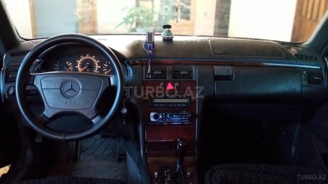 Mercedes E 280 1998, 250,468 km - 2.8 л - Gədəbəy
