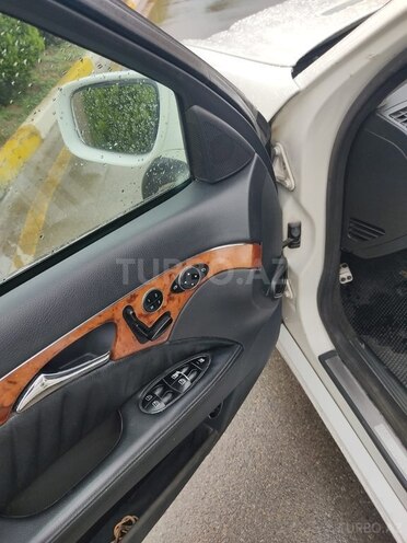 Mercedes E 240 2003, 332,000 km - 2.6 l - Bakı