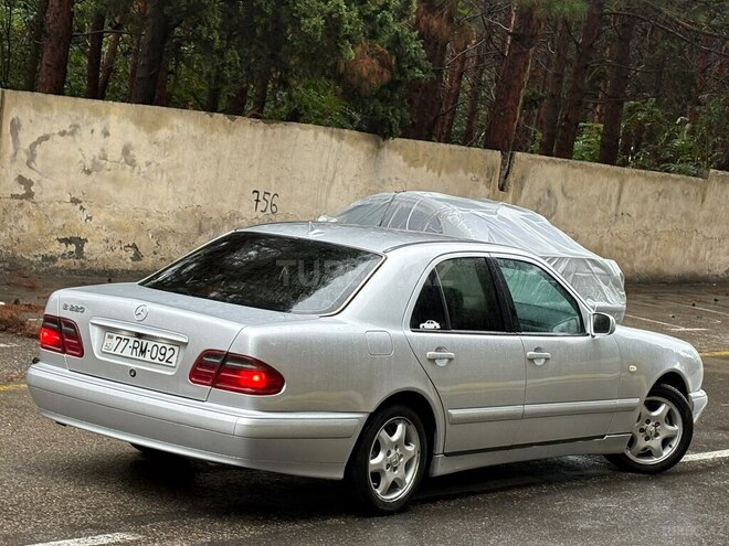 Mercedes E 200 1998, 245,000 km - 2.2 л - Bakı