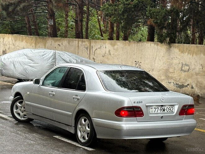 Mercedes E 200 1998, 245,000 km - 2.2 л - Bakı
