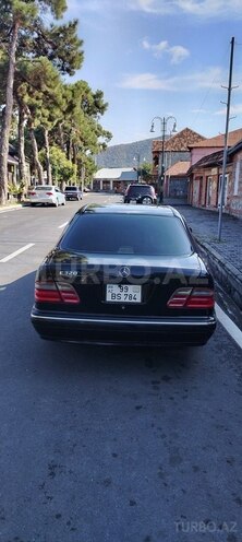 Mercedes E 320 2002, 400,000 km - 3.2 l - Qax