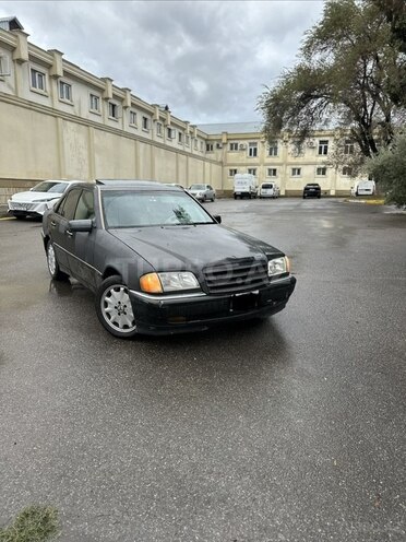 Mercedes C 230 1998, 323,000 km - 2.3 l - Bakı