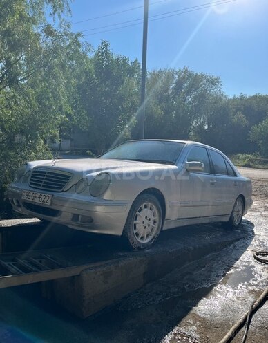 Mercedes E 240 2000, 322,299 km - 2.4 l - Bərdə