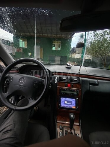 Mercedes E 240 2000, 322,299 km - 2.4 l - Bərdə