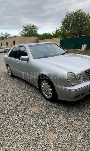 Mercedes E 240 2000, 322,299 km - 2.4 l - Bərdə