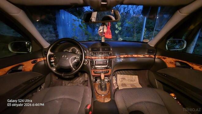 Mercedes E 240 2003, 244,581 km - 2.6 l - Qəbələ