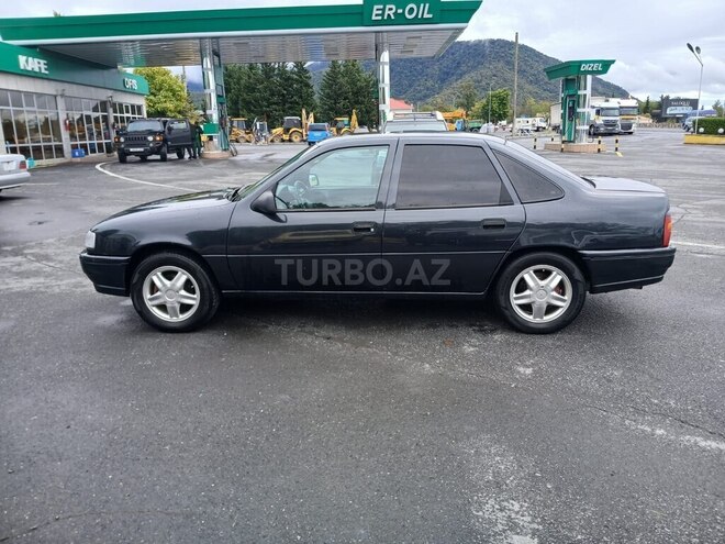 Opel Vectra 1992, 250,000 km - 2.0 l - Zaqatala