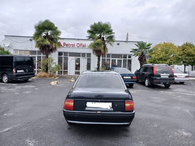 Opel Vectra 1992, 250,000 km - 2.0 l - Zaqatala