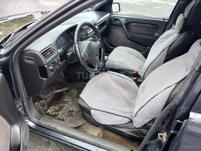 Opel Vectra 1992, 250,000 km - 2.0 l - Zaqatala