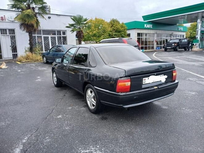 Opel Vectra 1992, 250,000 km - 2.0 l - Zaqatala