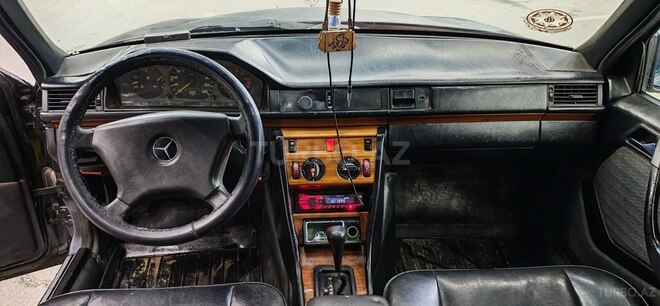 Mercedes E 200 1993, 274,555 km - 2.0 л - Sumqayıt
