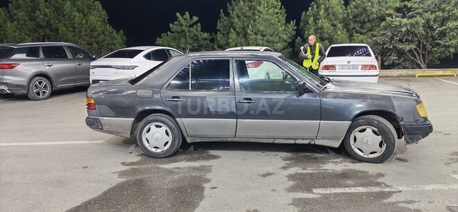 Mercedes E 200 1993, 274,555 km - 2.0 л - Sumqayıt