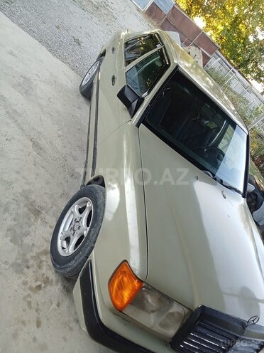 Mercedes 230 E 1988, 132,000 km - 2.3 l - Şamaxı