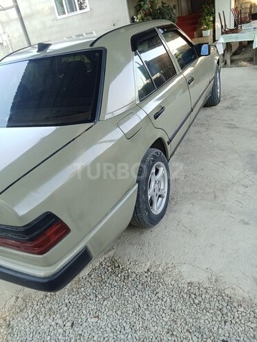 Mercedes 230 E 1988, 132,000 km - 2.3 l - Şamaxı