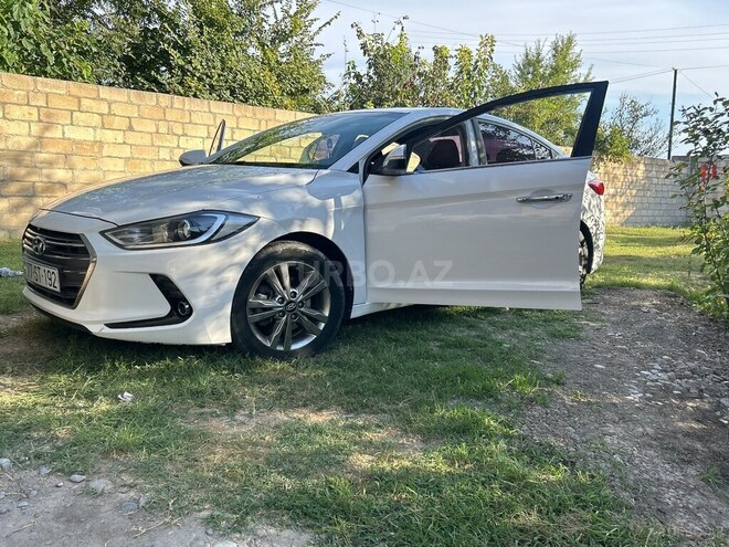 Hyundai Avante 2016, 196,500 km - 1.6 l - Göyçay