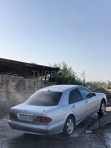Mercedes E 220 2000, 354,786 km - 2.2 л - Bərdə