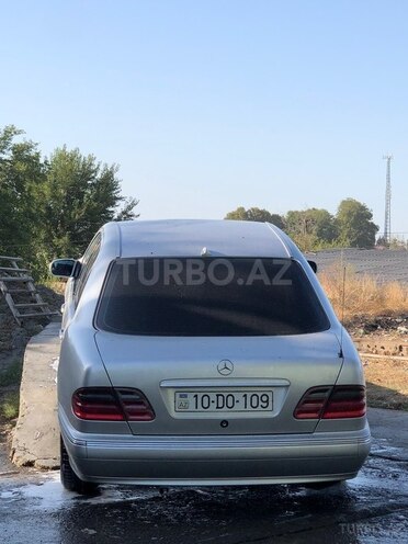 Mercedes E 220 2000, 354,786 km - 2.2 л - Bərdə