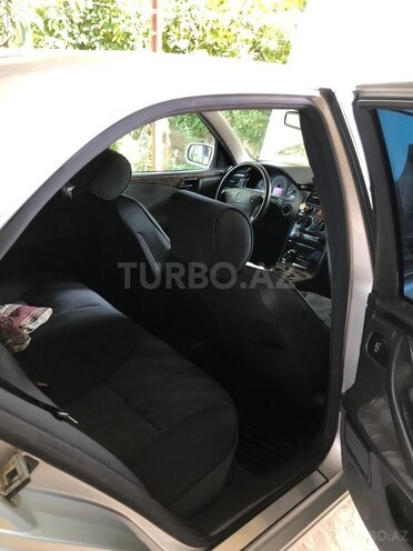 Mercedes E 220 2000, 354,786 km - 2.2 л - Bərdə