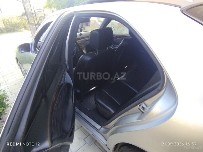 Mercedes E 220 1999, 348,845 km - 2.2 л - Şamaxı