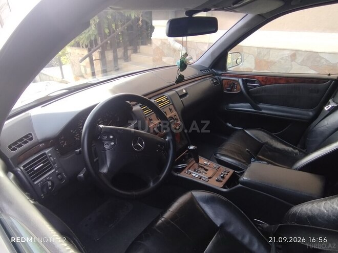 Mercedes E 220 1999, 348,845 km - 2.2 л - Şamaxı