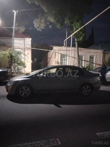 Honda Civic 2007, 579,111 km - 1.3 л - Qazax