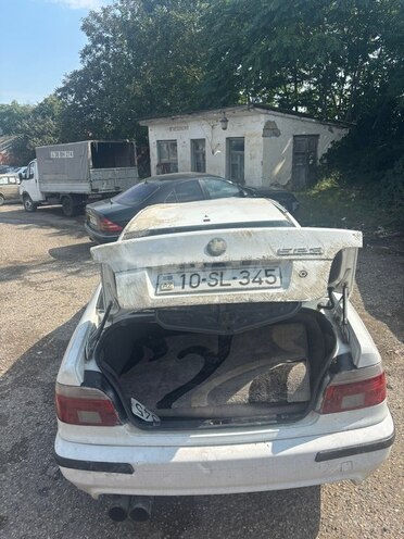 BMW 523 1996, 250,000 km - 2.5 л - Qusar