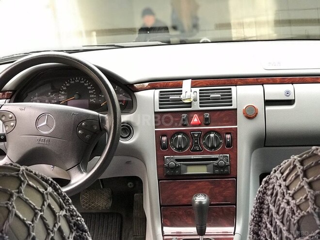 Mercedes E 280 2001, 230,121 km - 2.8 l - Bakı