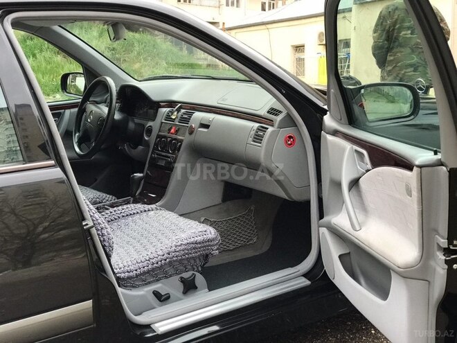 Mercedes E 280 2001, 230,121 km - 2.8 l - Bakı