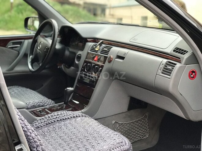 Mercedes E 280 2001, 230,121 km - 2.8 l - Bakı