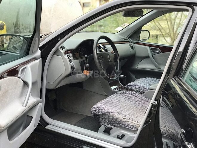 Mercedes E 280 2001, 230,121 km - 2.8 l - Bakı