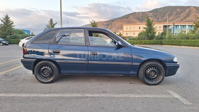 Opel Astra 1994, 665,000 km - 1.6 л - Şəki