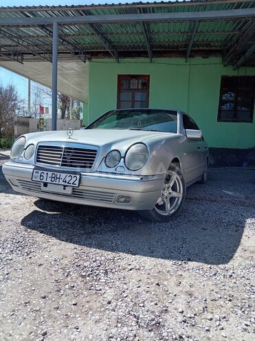 Mercedes E 230 1996, 560,000 km - 2.3 l - Ucar