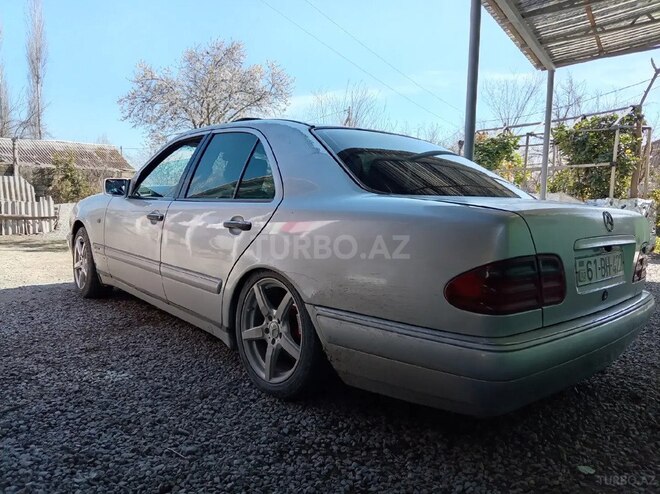 Mercedes E 230 1996, 560,000 km - 2.3 l - Ucar