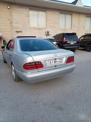 Mercedes E 230 1996, 560,000 km - 2.3 l - Ucar