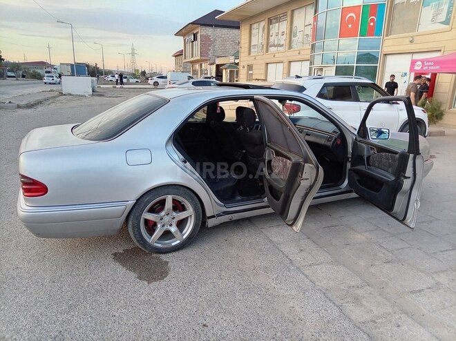 Mercedes E 230 1996, 560,000 km - 2.3 l - Ucar
