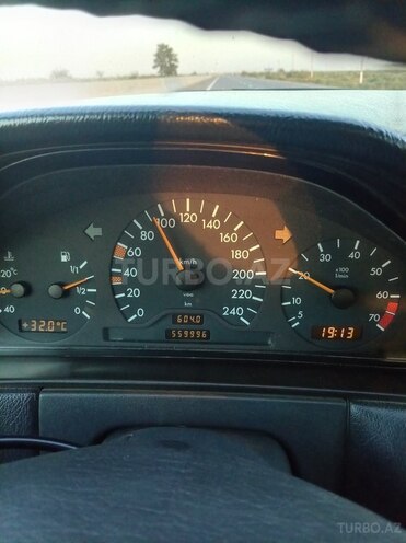 Mercedes E 230 1996, 560,000 km - 2.3 l - Ucar