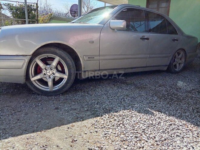 Mercedes E 230 1996, 560,000 km - 2.3 l - Ucar