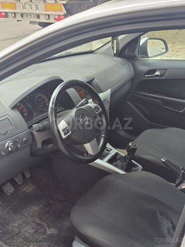 Opel Astra 2010, 270,000 km - 1.4 l - Bakı