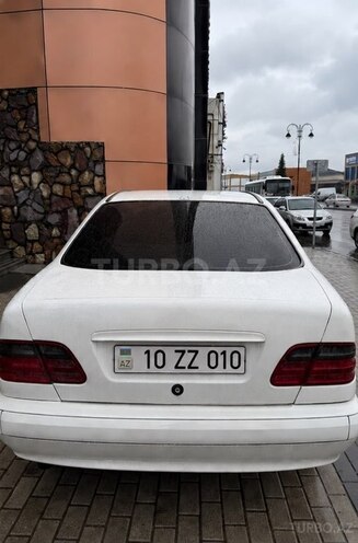 Mercedes E 220 1995, 500,000 km - 2.2 l - Quba