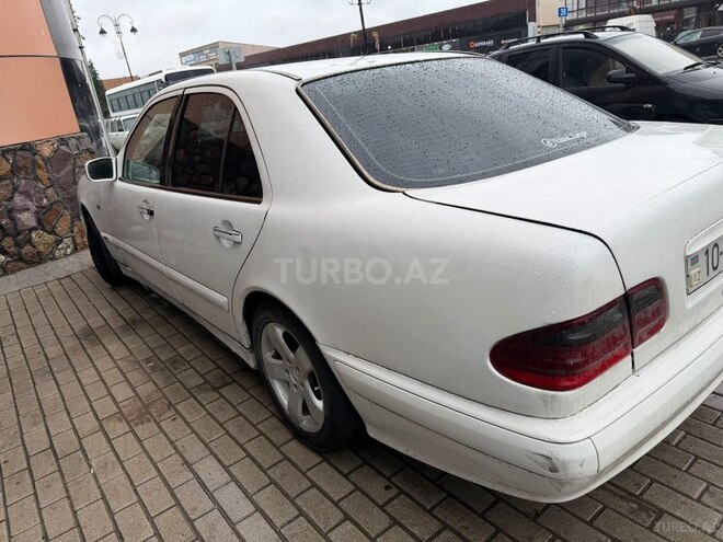 Mercedes E 220 1995, 500,000 km - 2.2 l - Quba