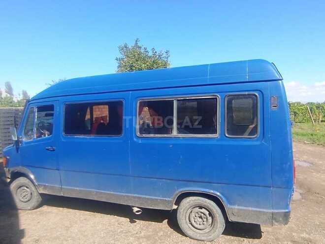 Mercedes 208 D 1991, 500,000 km - 2.3 l - Tovuz