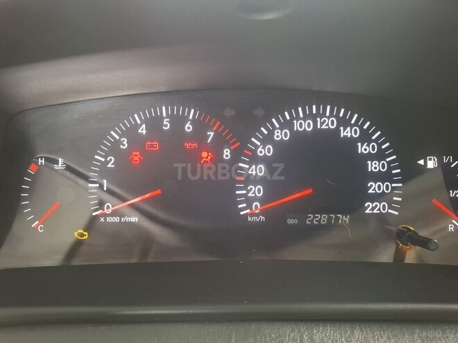 Toyota Corolla 2005, 228,000 km - 1.4 л - Salyan
